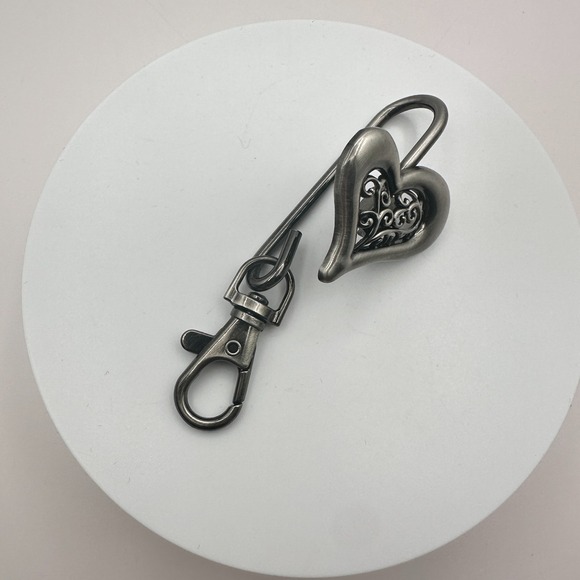 The Unbranded Brand Accessories - Vintage 90s Silver Tone Filigree Open Heart Key Finder Purse Hook Accessory